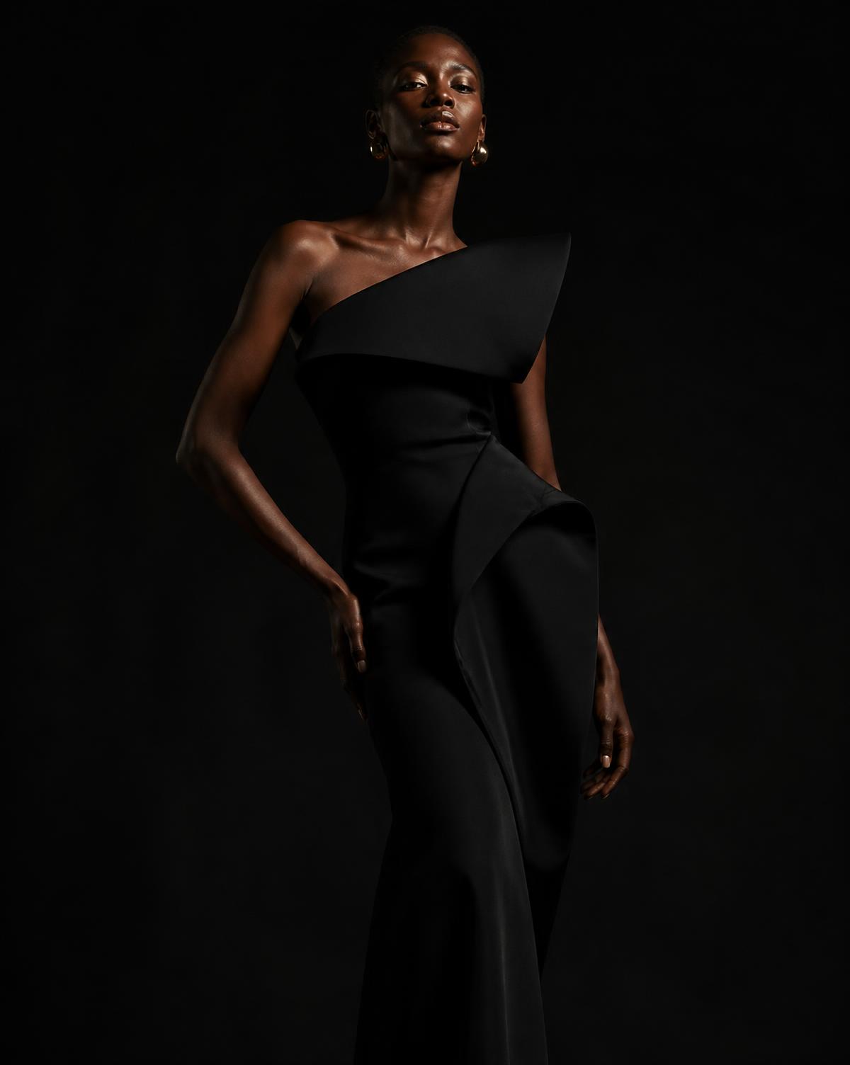 One shoulder, one colour